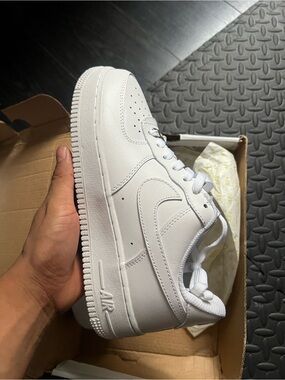 Nike White Low-Top Sneakers - Classic Leather Style